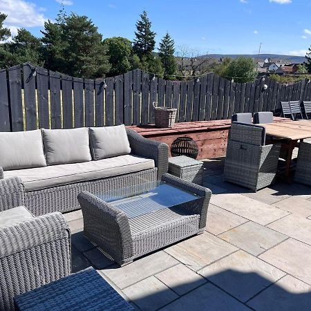 Alcantara- Modern Home With Hot Tub- Sleeps 10 Cromdale Екстериор снимка