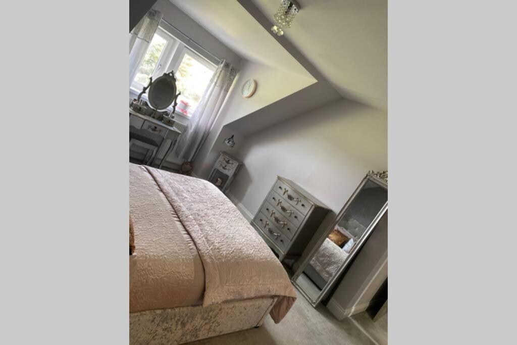 Alcantara- Modern Home With Hot Tub- Sleeps 10 Cromdale Екстериор снимка
