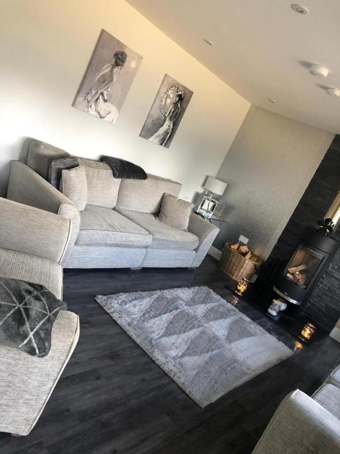 Alcantara- Modern Home With Hot Tub- Sleeps 10 Cromdale Екстериор снимка