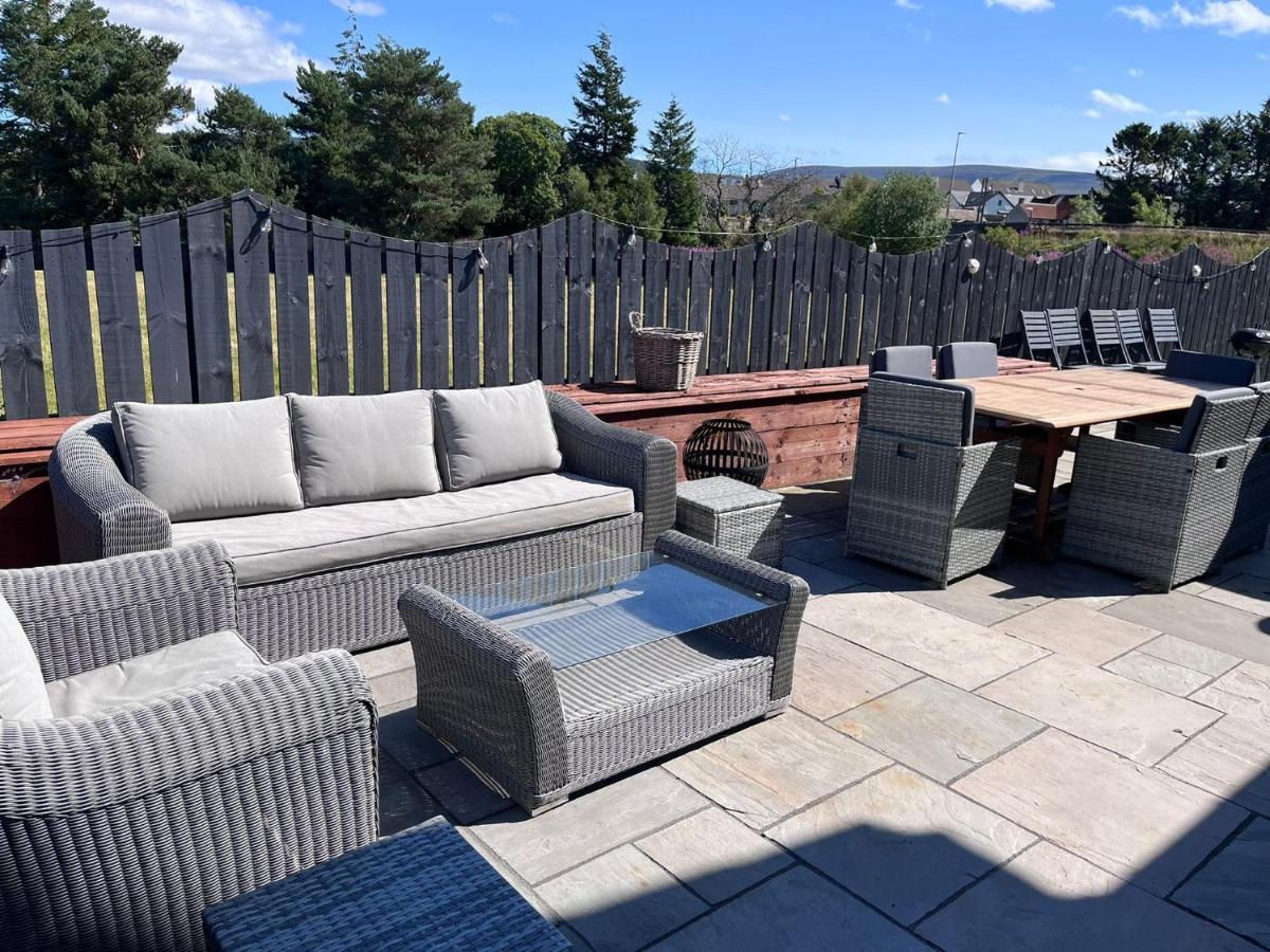 Alcantara- Modern Home With Hot Tub- Sleeps 10 Cromdale Екстериор снимка
